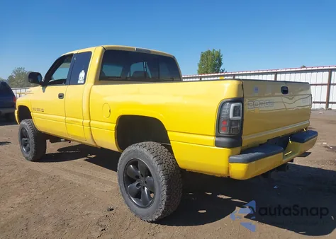 2000 Dodge Ram 1500 St z USA, uszkodzony, nr VIN 1B7HF13Z2YJ123094